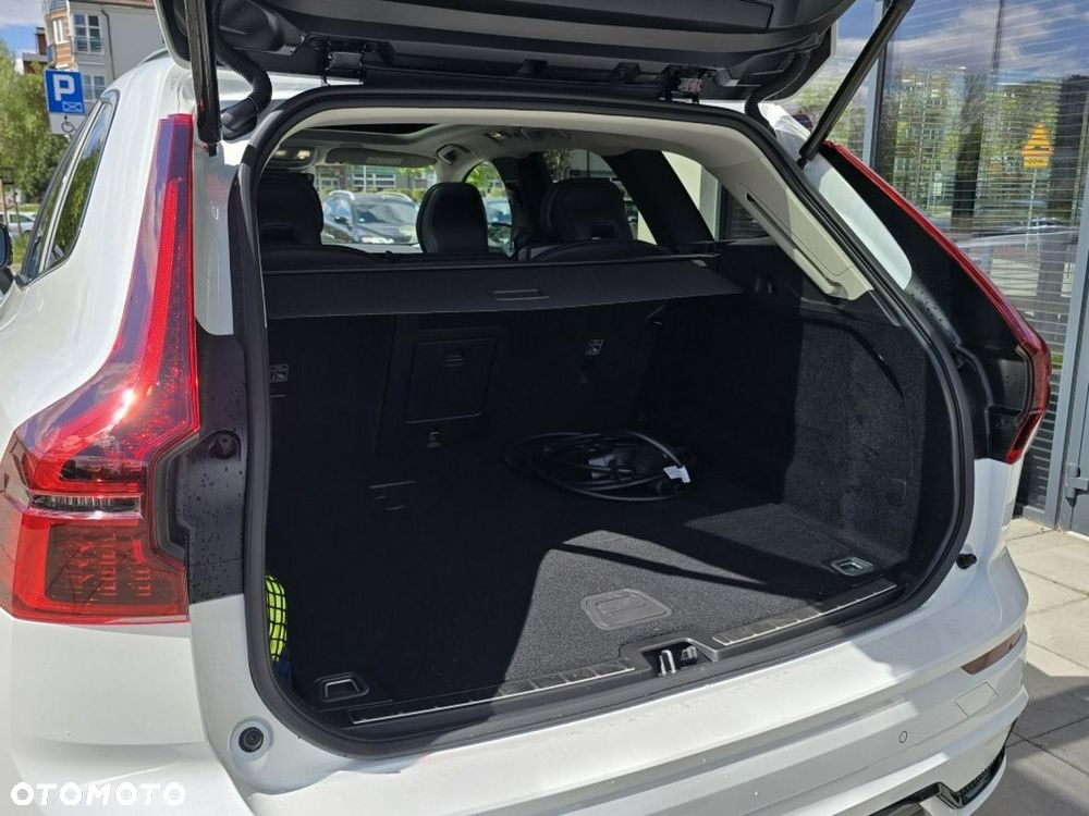 Volvo XC 60 T8 Plug-In Hybrid AWD Ultra Dark - 9