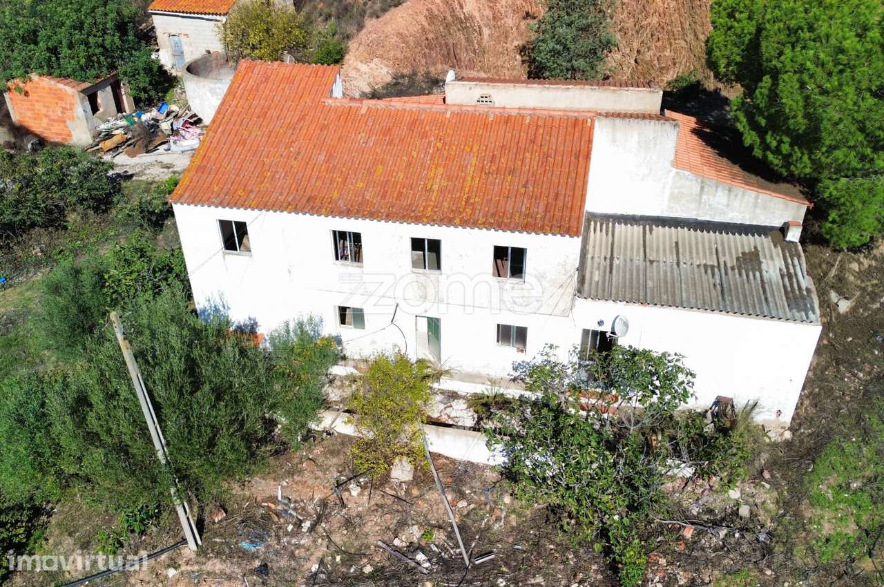 Moradia Familiar para Remodelação com Terreno - Grande imagem: 4/32