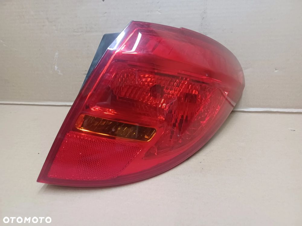 LAMPA TYLNA PRAWA OPEL MERIVA B - 7