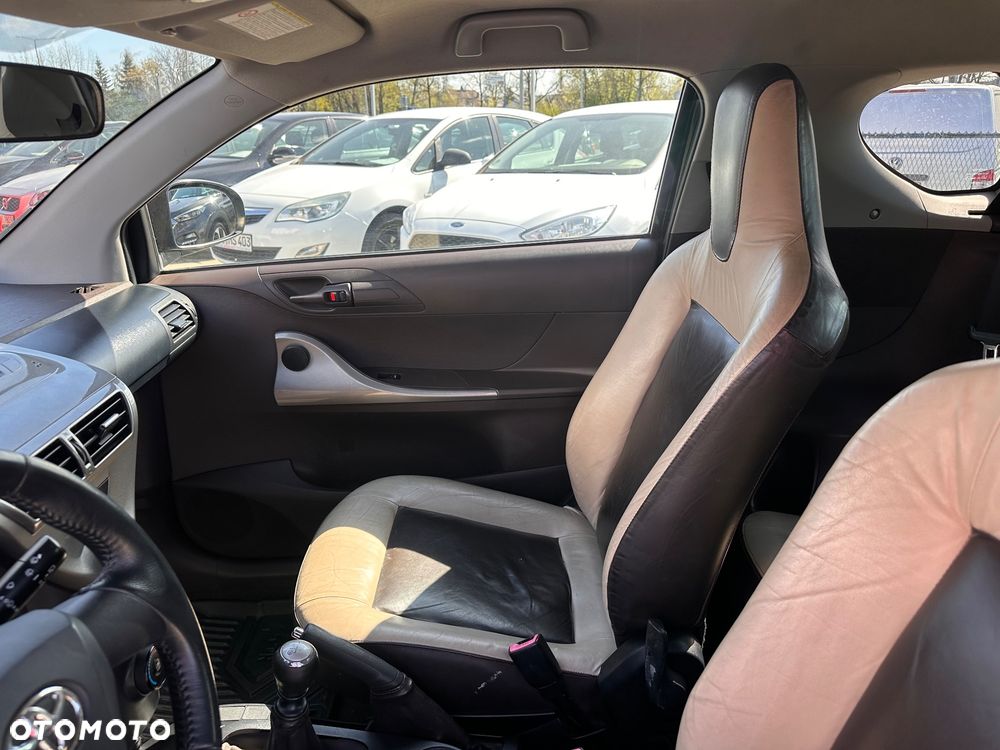 Toyota iQ 1.0 Sol - 15