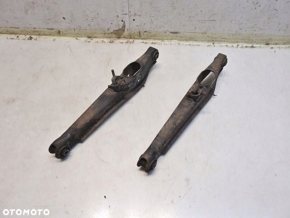 WAHACZ TYŁ TYLNY MITSUBISHI LANCER VIII 1.8 16V - 2