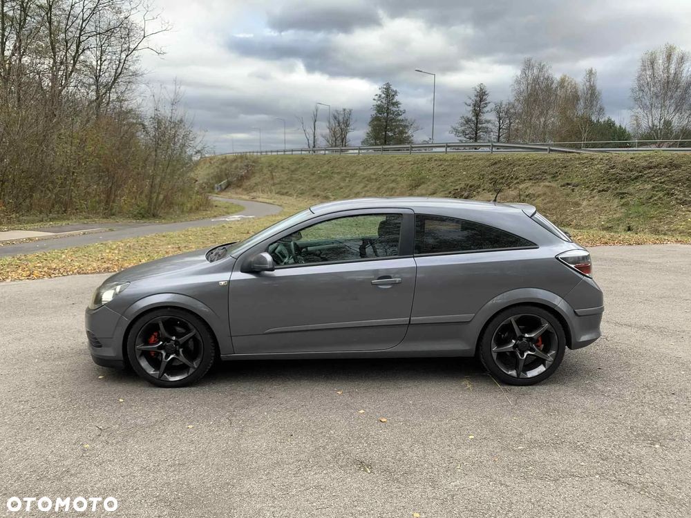 Opel Astra GTC 2.0 Turbo Cosmo - 4