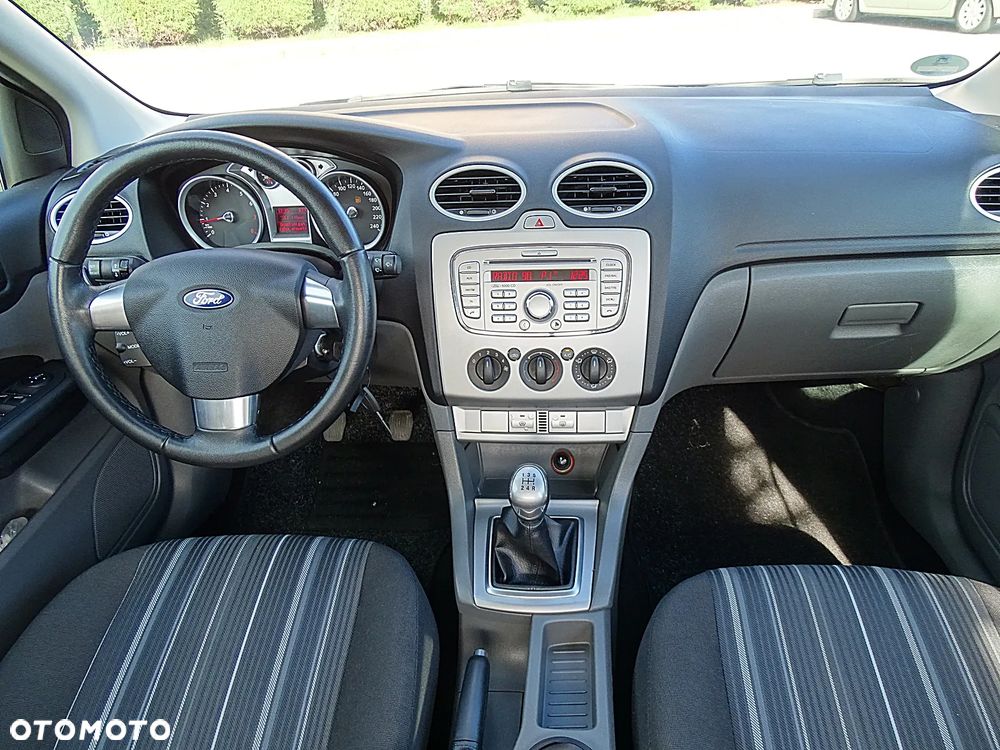Ford Focus 1.6 16V Ghia - 28