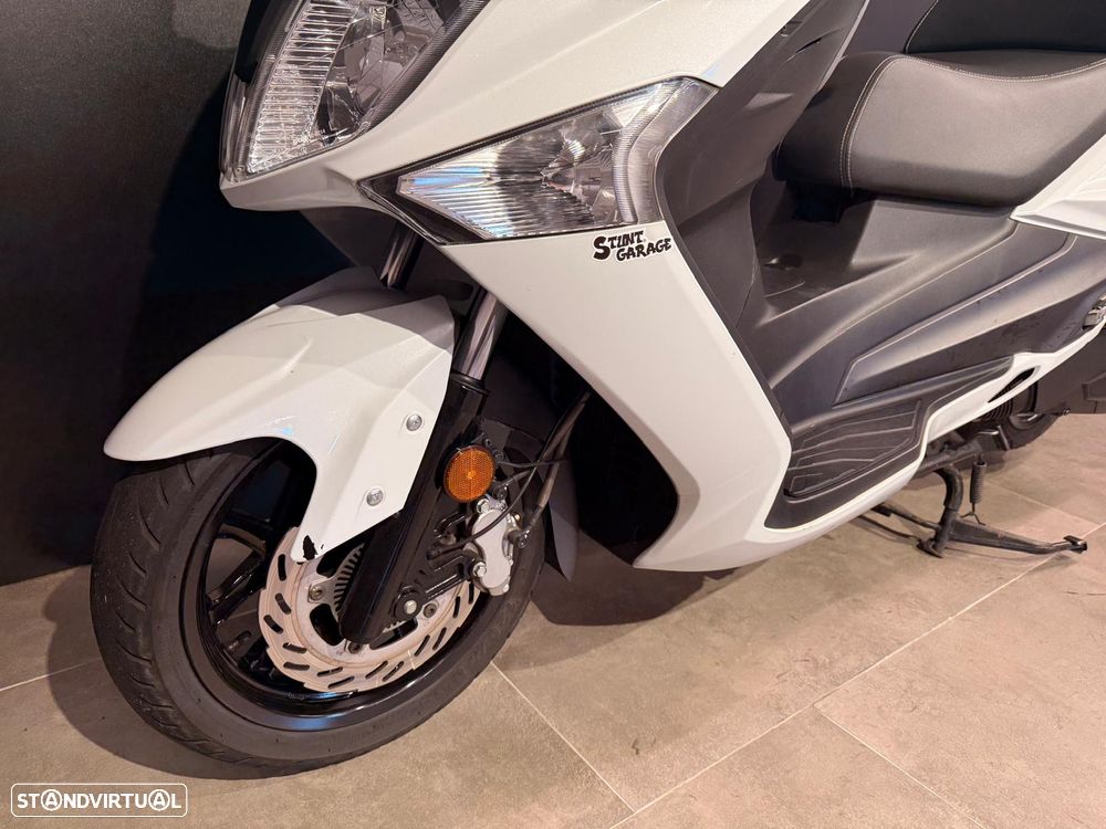 Sym GTS - 8