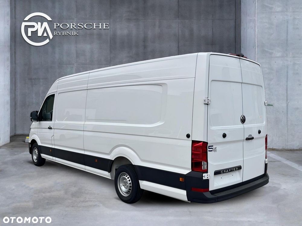 Volkswagen Crafter 35 Furgon z wysokim dachem silnik: 2,0 l EU6 SCR 177 KM / skrzynia biegów: Przedni napęd manualna 6-biegowa rozstaw osi: 4490 mm - 9