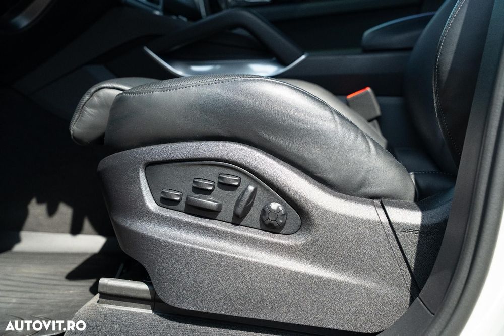 Porsche Cayenne Turbo - 24