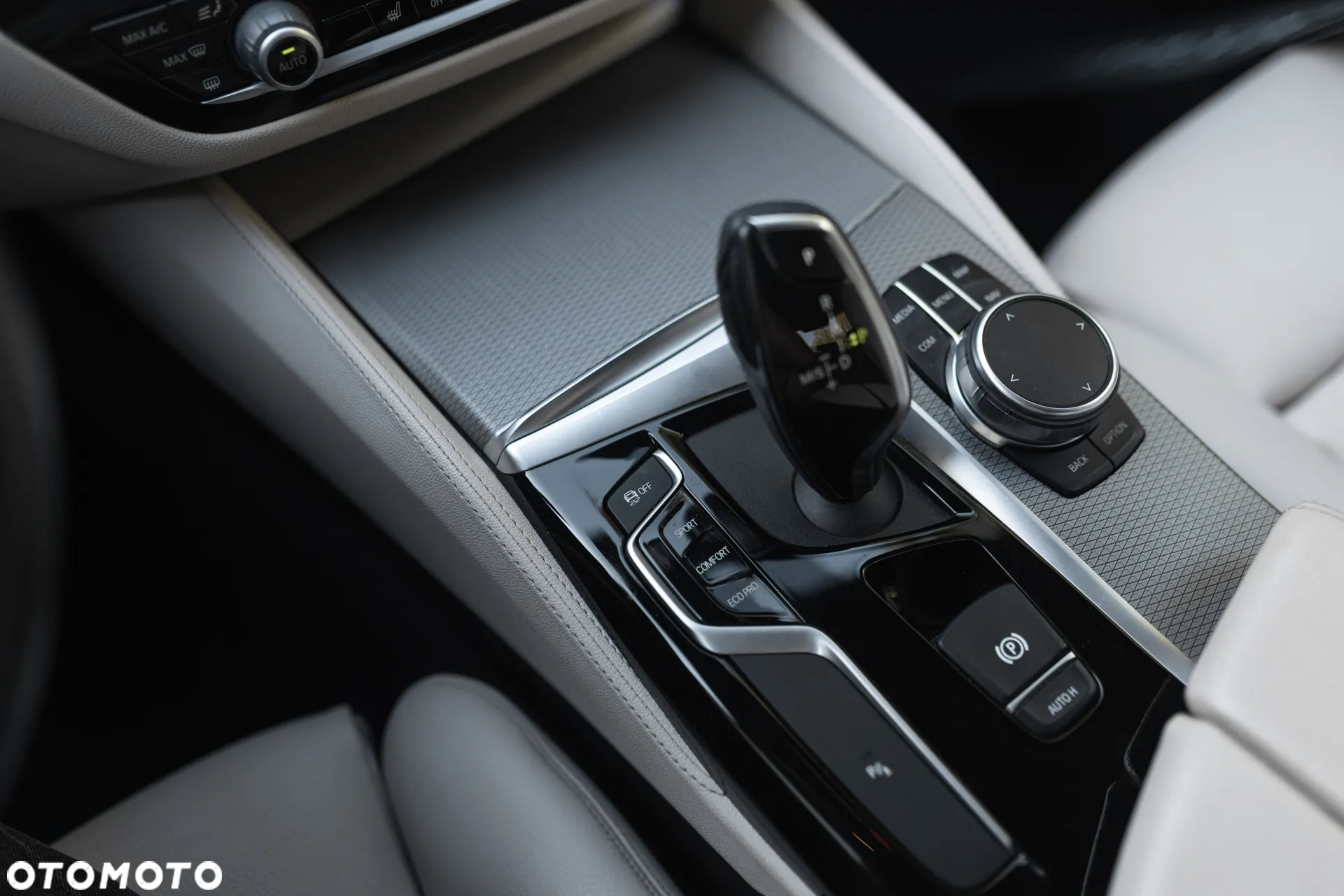 BMW Seria 5 520d xDrive Sport - 15