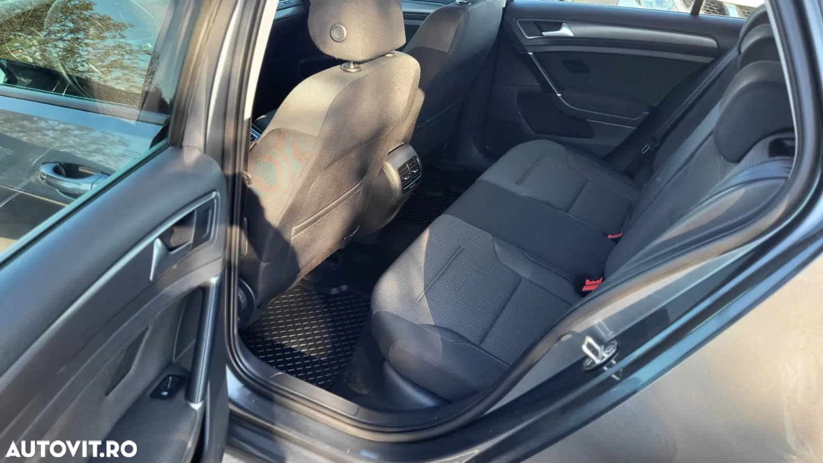 Volkswagen e-Golf - 8