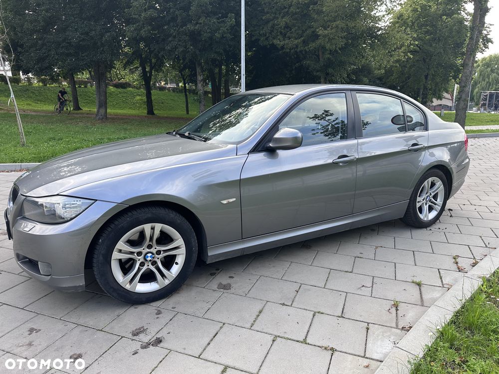 BMW Seria 3 318i - 4
