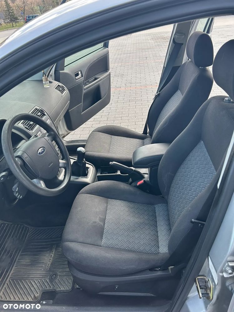 Ford Mondeo 1.8 Silver X - 24