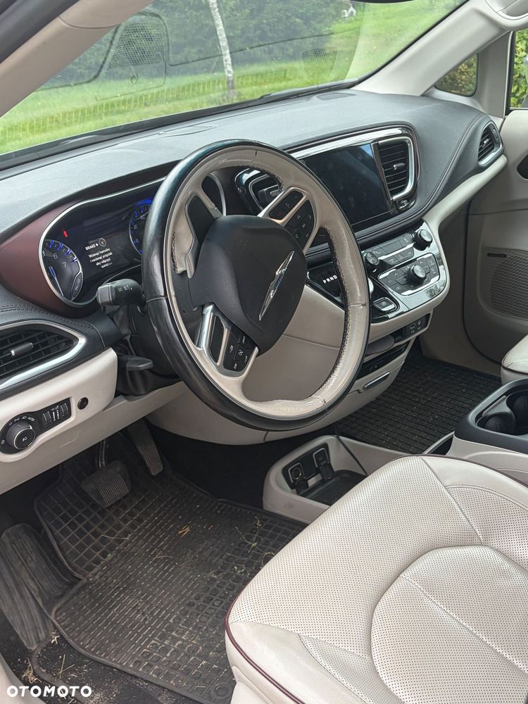 Chrysler Pacifica - 4