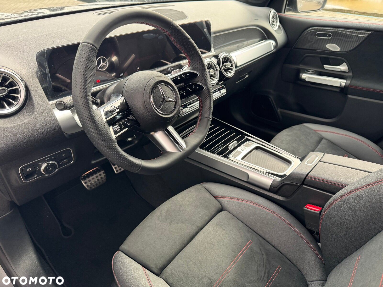 Mercedes-Benz GLB - 13