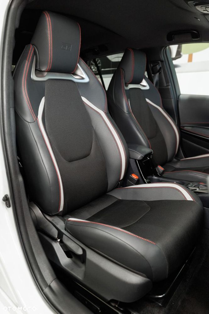 Toyota Corolla 1.8 Hybrid GR Sport Dynamic - 19