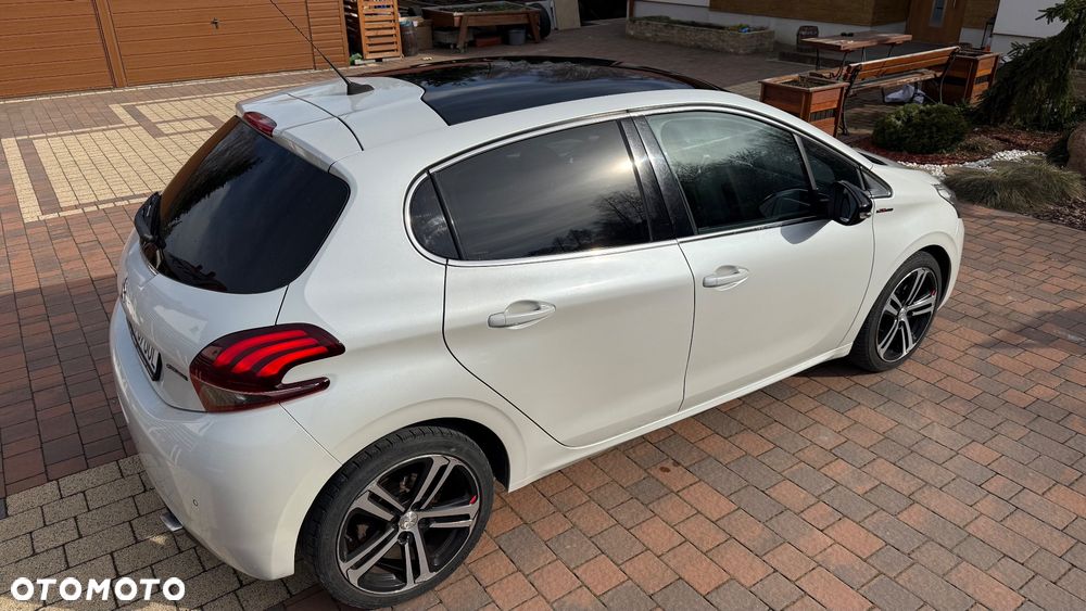 Peugeot 208 - 18
