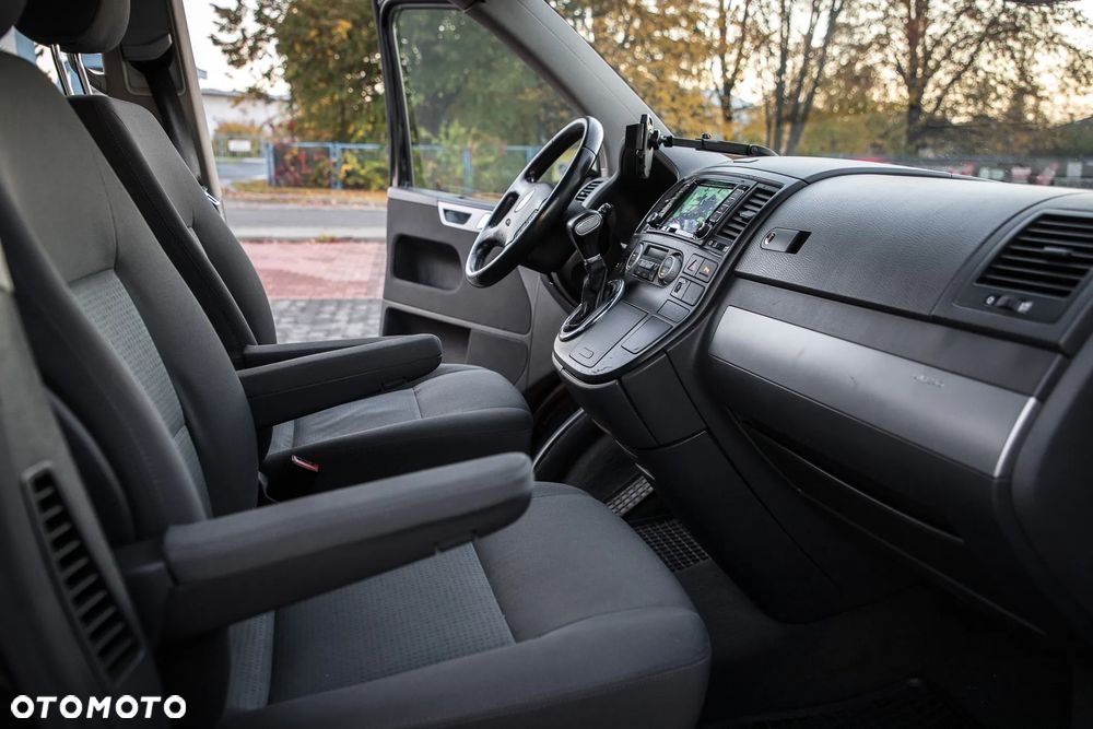Volkswagen Multivan - 17