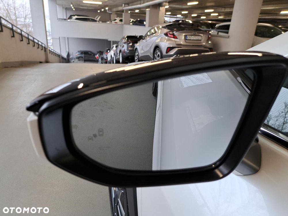 Lexus UX 300h Business - 31