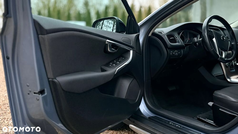 Volvo V40 T3 Drive-E Momentum - 17