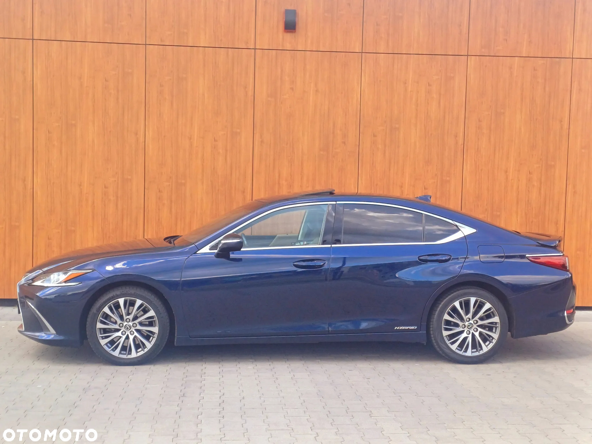 Lexus ES 300h Business Edition + - 4
