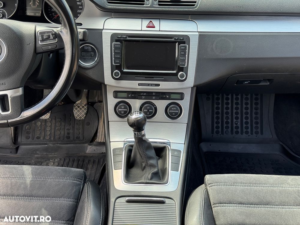 Volkswagen Passat - 13