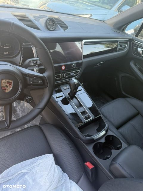 Porsche Macan T - 16