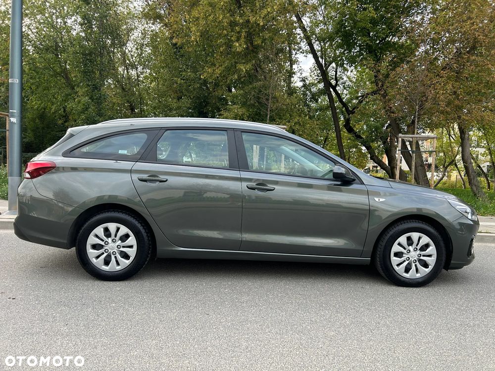 Hyundai i30 1.5 DPI Classic + - 25
