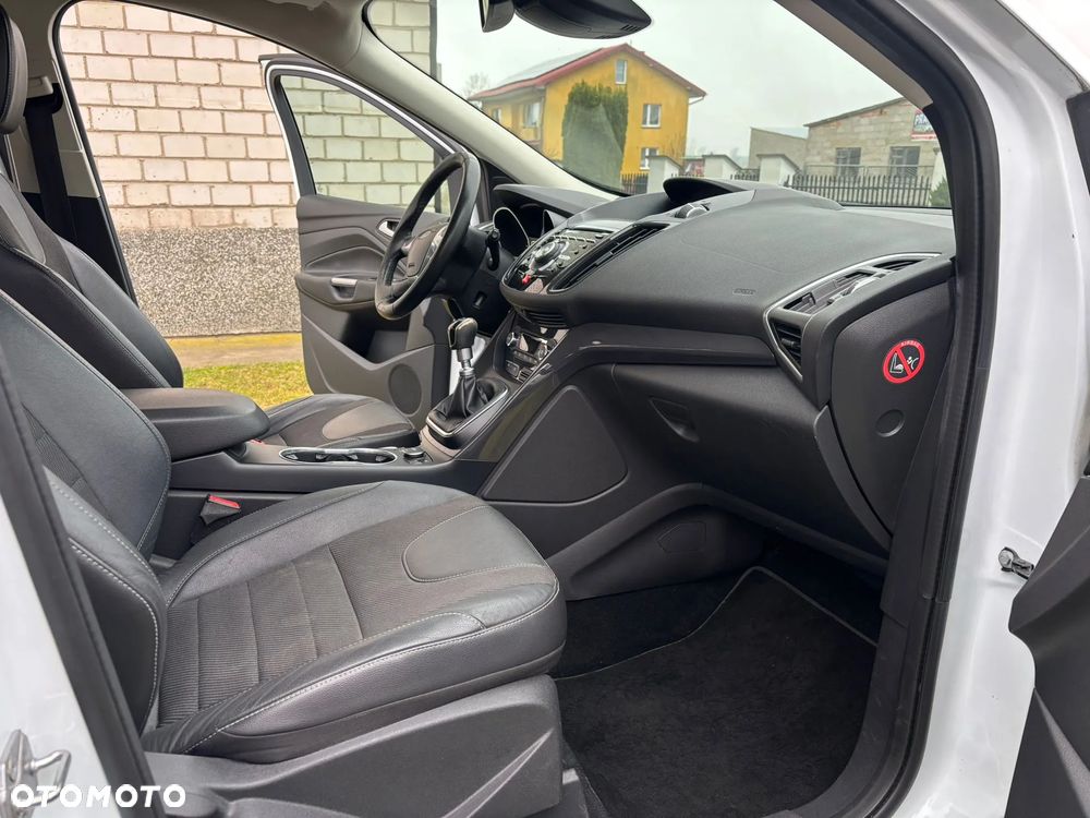 Ford Kuga 2.0 TDCi 2x4 Titanium - 16