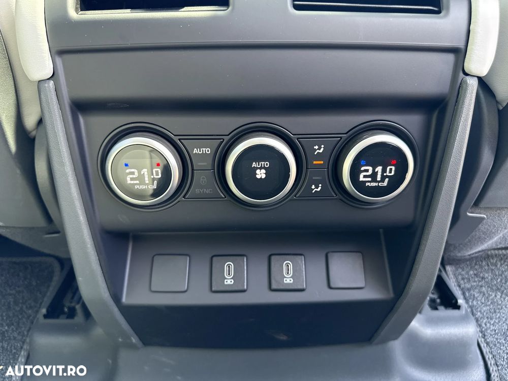 Land Rover Defender - 22