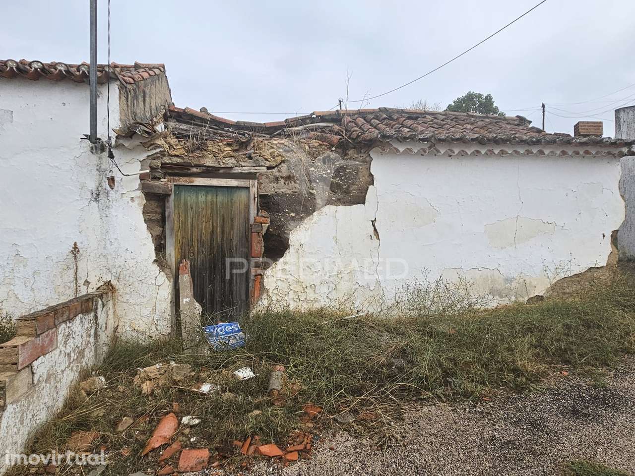Oportunidade: Ruína com Terreno no Coração do Interior - Grande imagem: 2/9