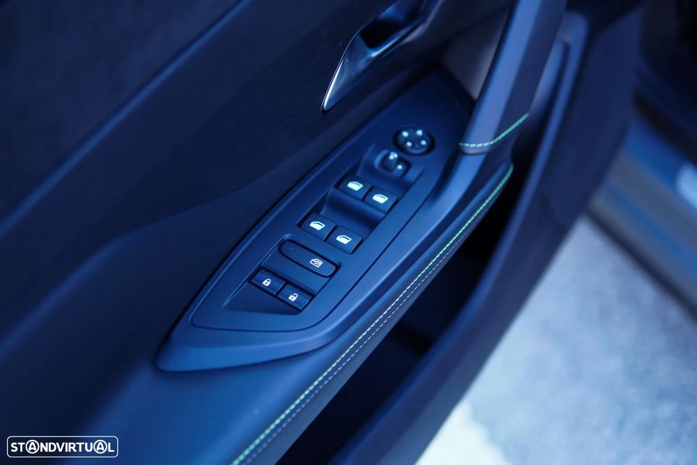 Peugeot 408 HYBRID 136 e-DSC6 GT - 42
