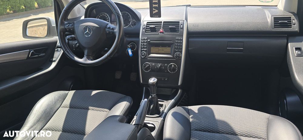 Mercedes-Benz A 160 BlueEfficiency Special Edition - 10