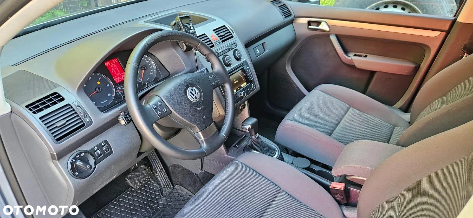 Volkswagen Touran 1.9 TDI Conceptline DSG - 11