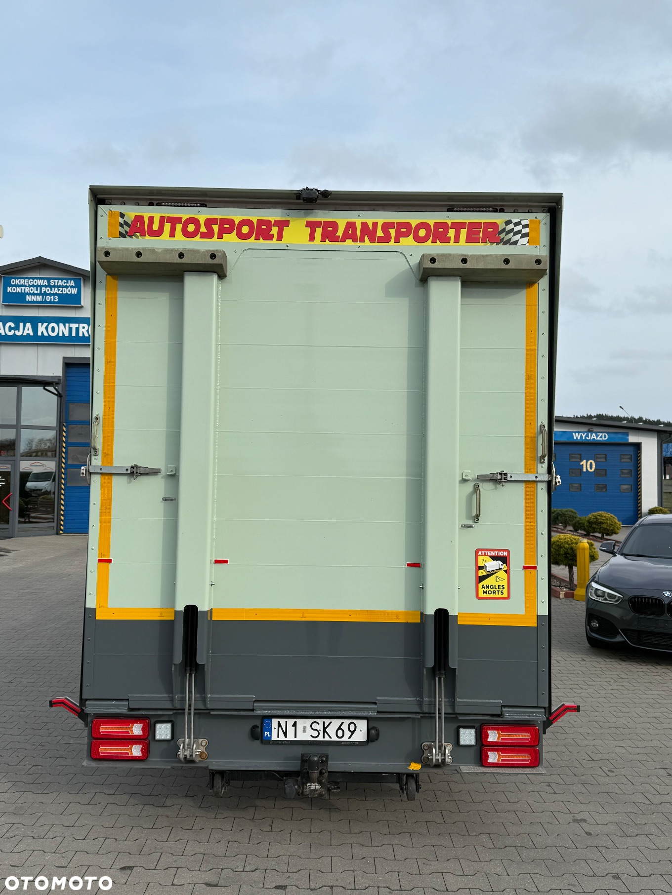 Mercedes-Benz Sprinter - 2