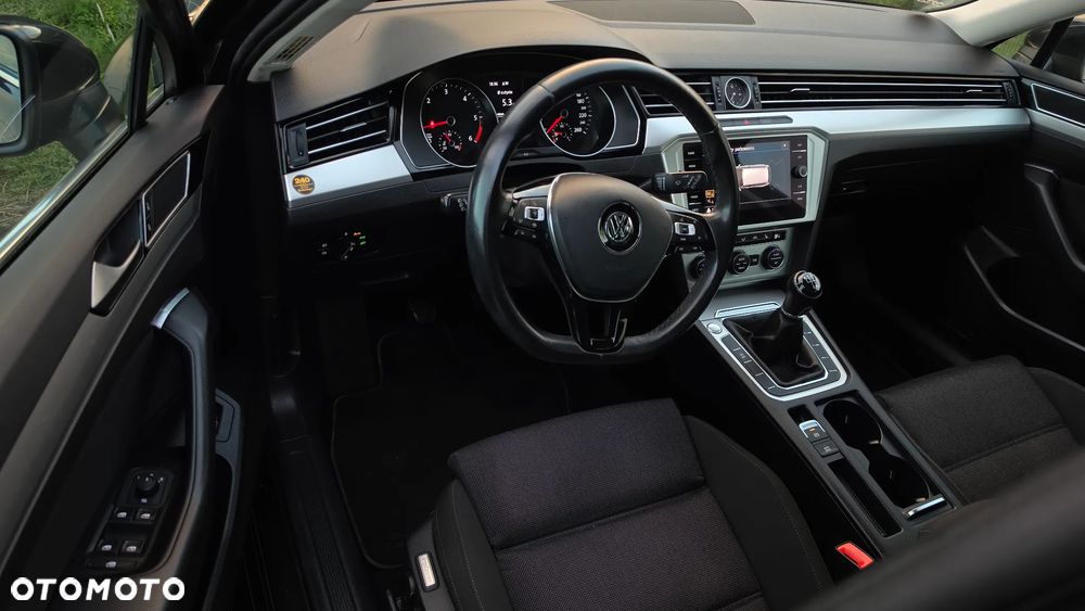 Volkswagen Passat 2.0 TDI (BlueMotion Technology) Trendline - 16