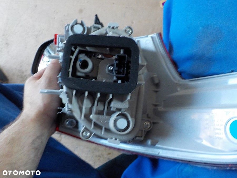 ford b-max WKŁAD LAMPY TYŁ PRAWY NOWY - 1