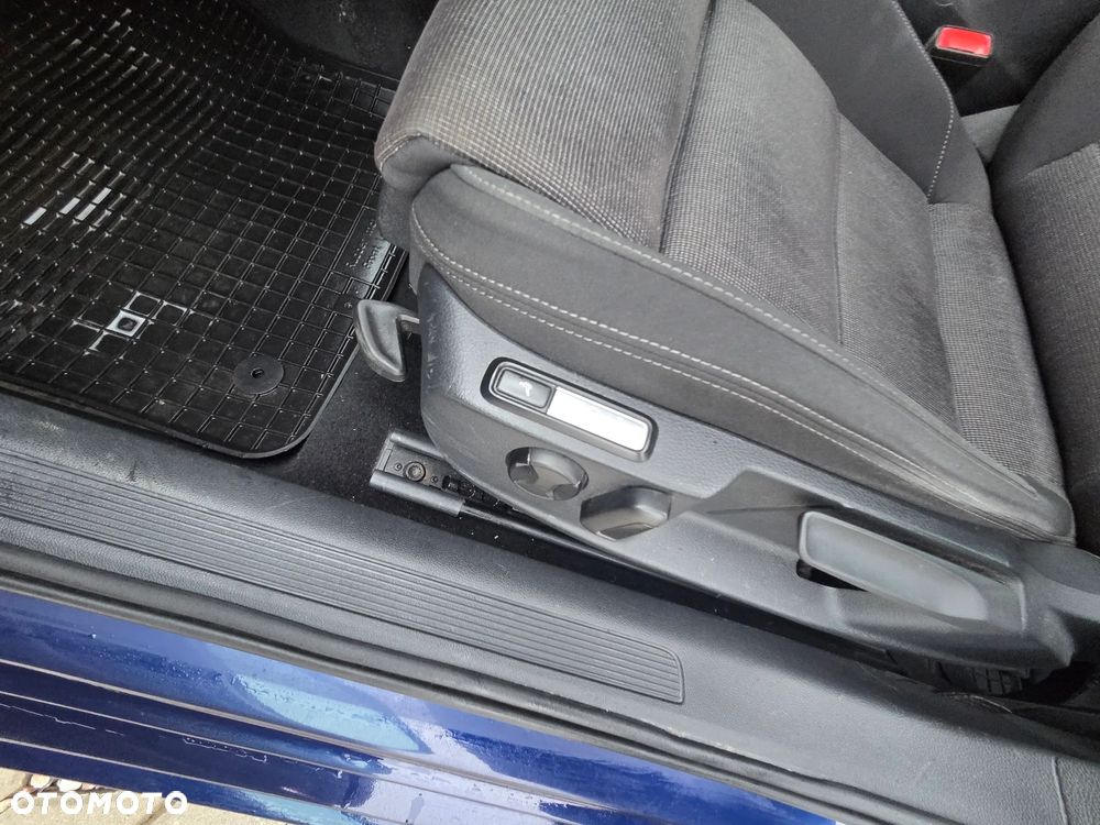 Volkswagen Passat 2.0 TDI SCR BlueMotion Comfortline - 10