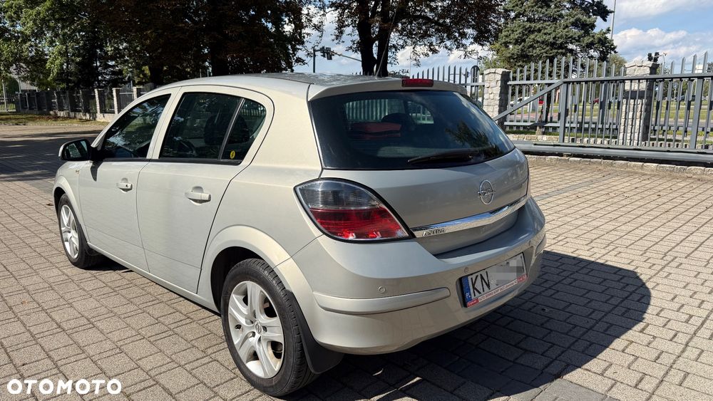 Opel Astra 1.6 Essentia - 16