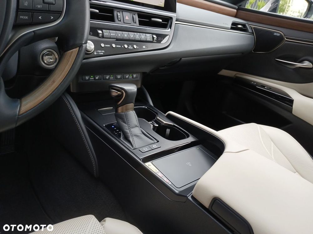 Lexus ES 300h Prestige - 22