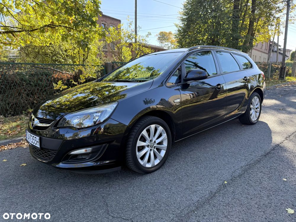 Opel Astra 2013 photo 2