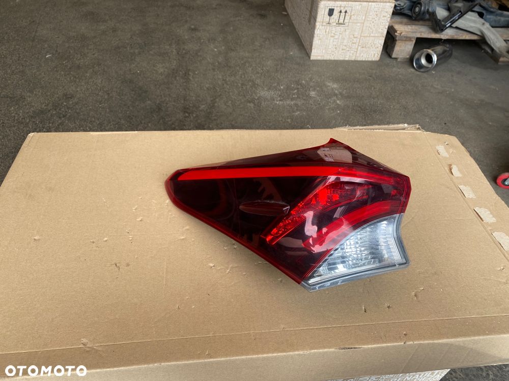 TOYOTA AURIS 2 II LIFT KOMBI LAMPA TYLNA LEWA  EUROPA LEWY TYŁ W BŁOTNIK  Europa W-wa - 8
