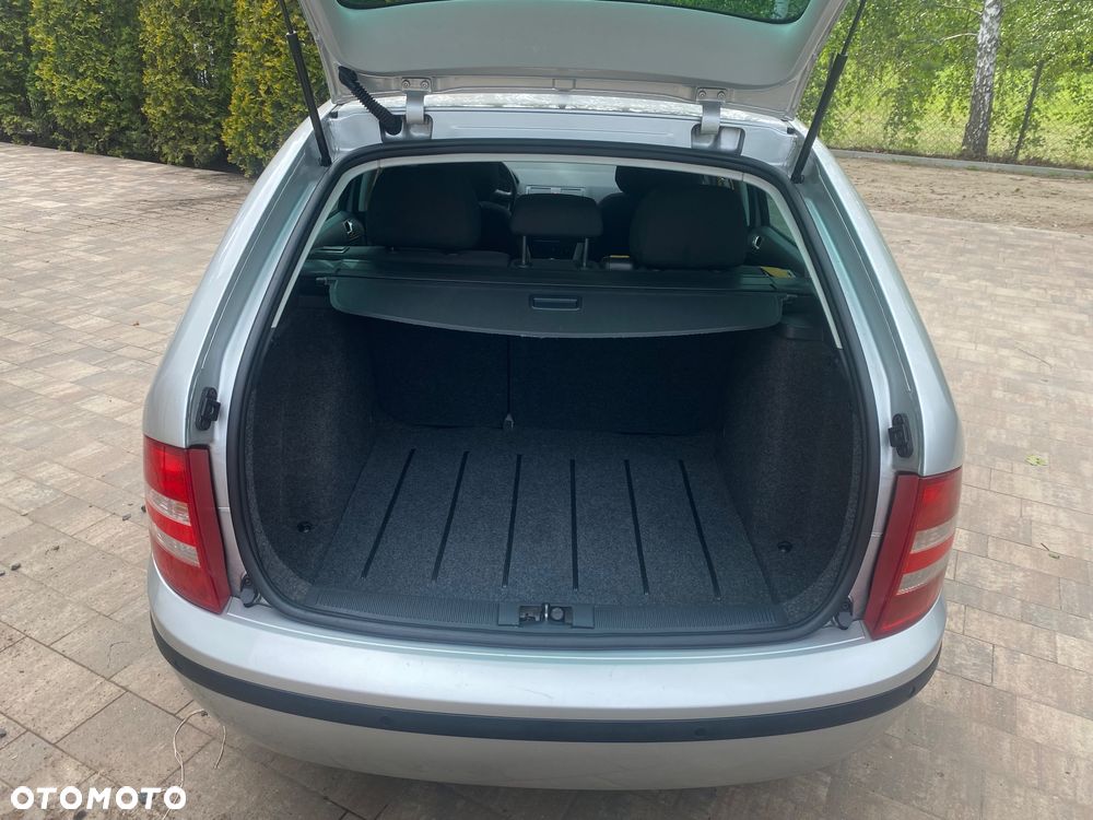 Skoda Fabia 1.4 16V Ice Classic + - 8