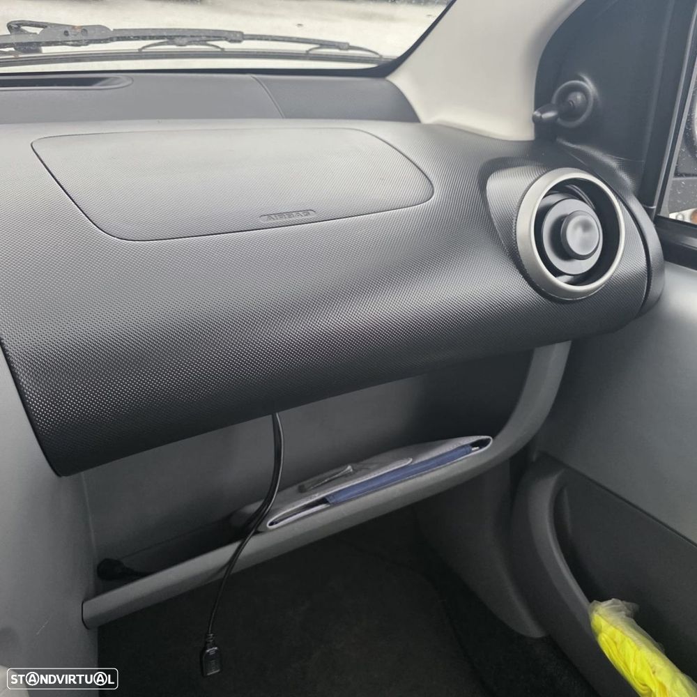 Peugeot 107 1.0 Urban - 23