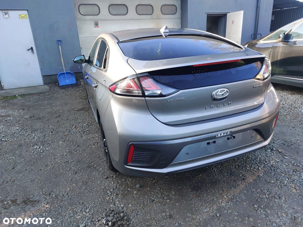 Hyundai IONIQ 1.6 GDI Premium - 3
