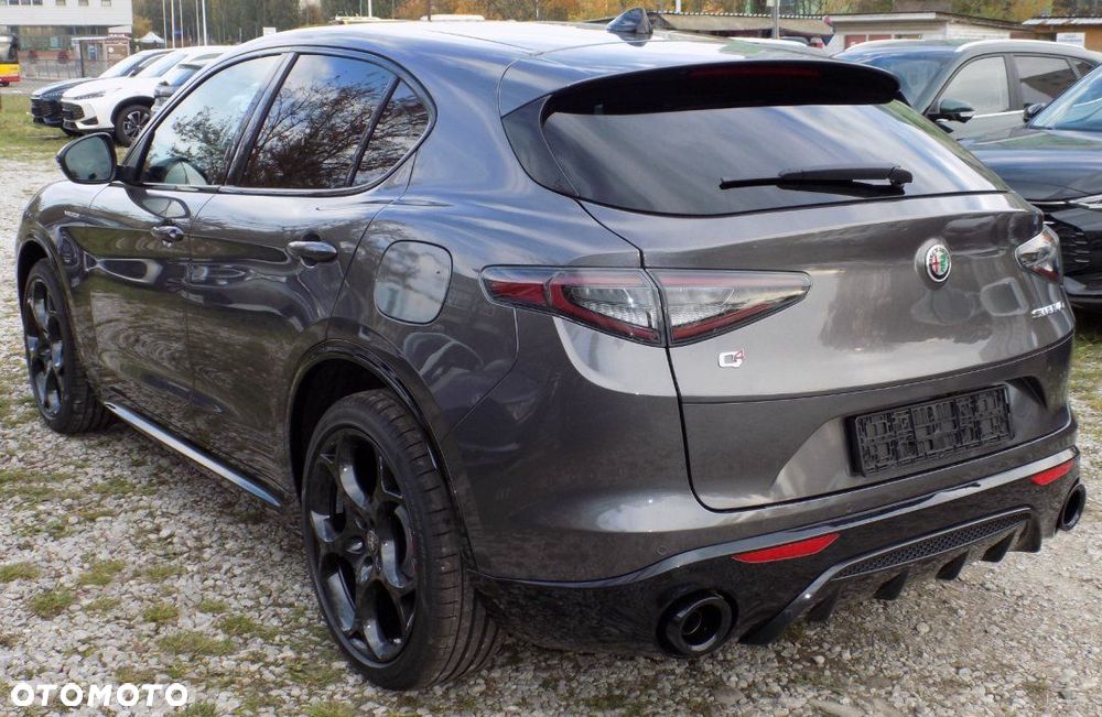 Alfa Romeo Stelvio - 8