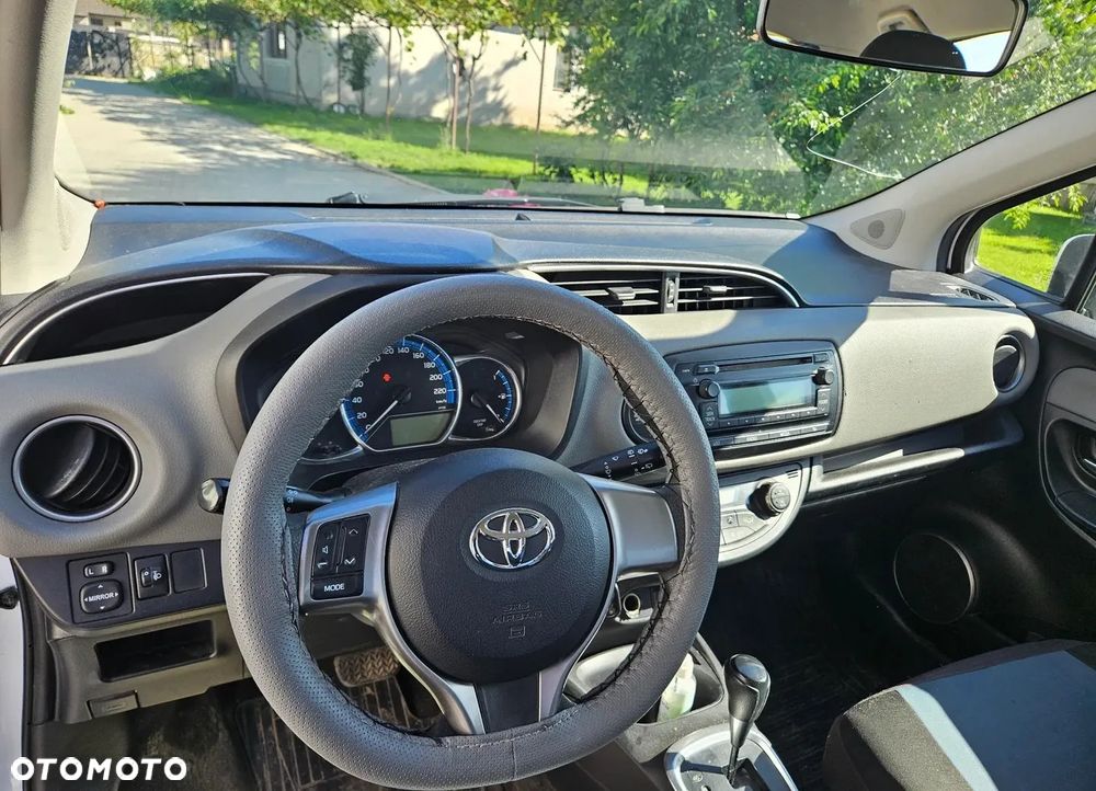 Toyota Yaris Hybrid 100 Active EU6 - 4