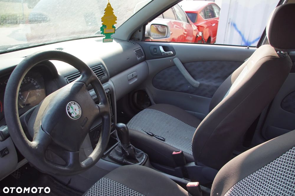 Auto na części - Skoda Octavia I 1.8 T 150 KM AGU ECW L97A 1999R Silnik Skrzynia Drzwi Maska Błotnik Zderzak Lampa Lusterko Klamka Szyba Deska Kokpit Sterownik Moduł Czujnik Licznik Panel Kierownica - 10