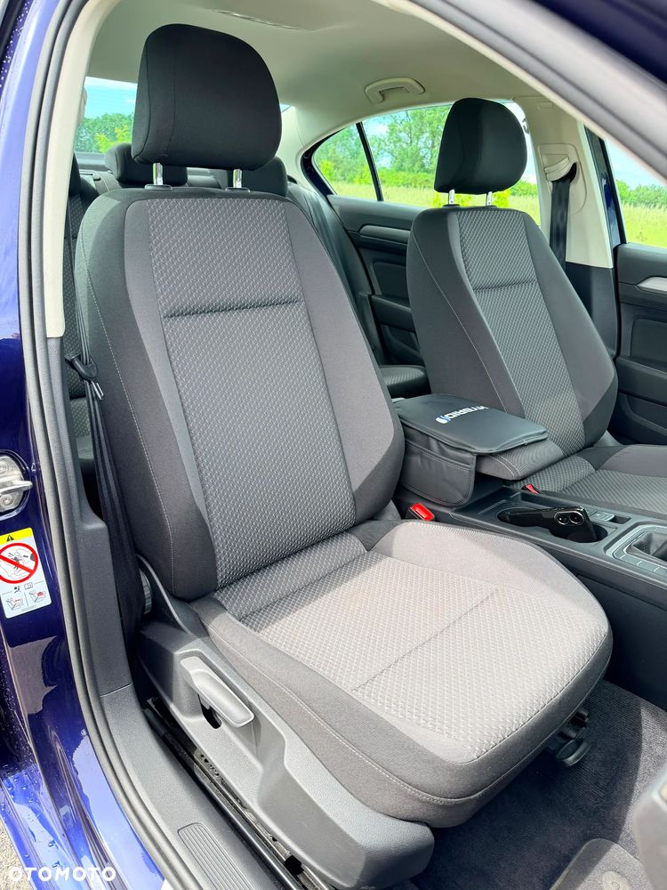 Volkswagen Passat - 12