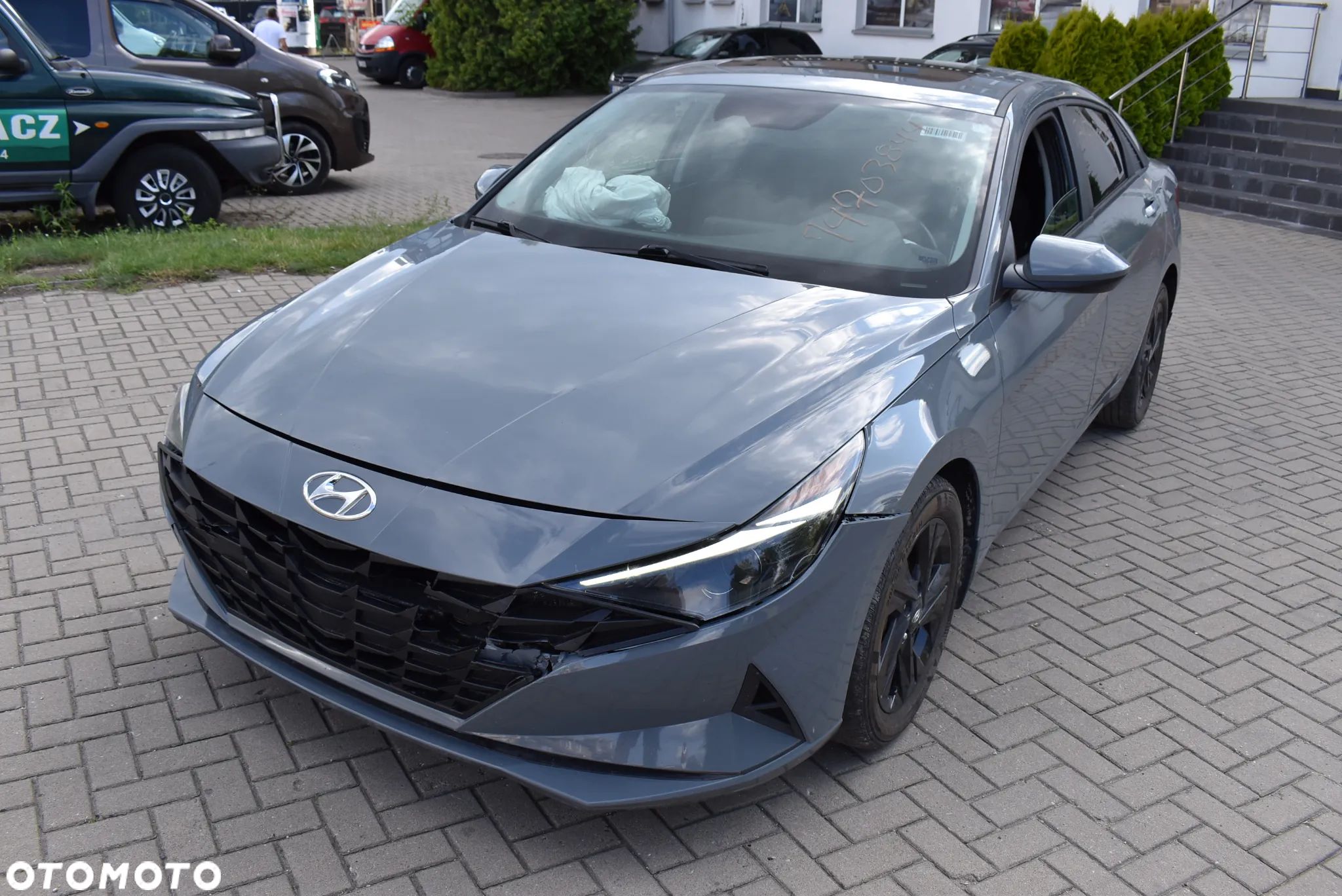 Hyundai Elantra - 1