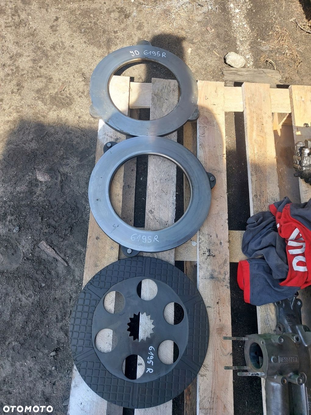 HAMULEC TYŁ KOMPLET R538229 R323621 JOHN DEERE 6195R 2017r. - 1