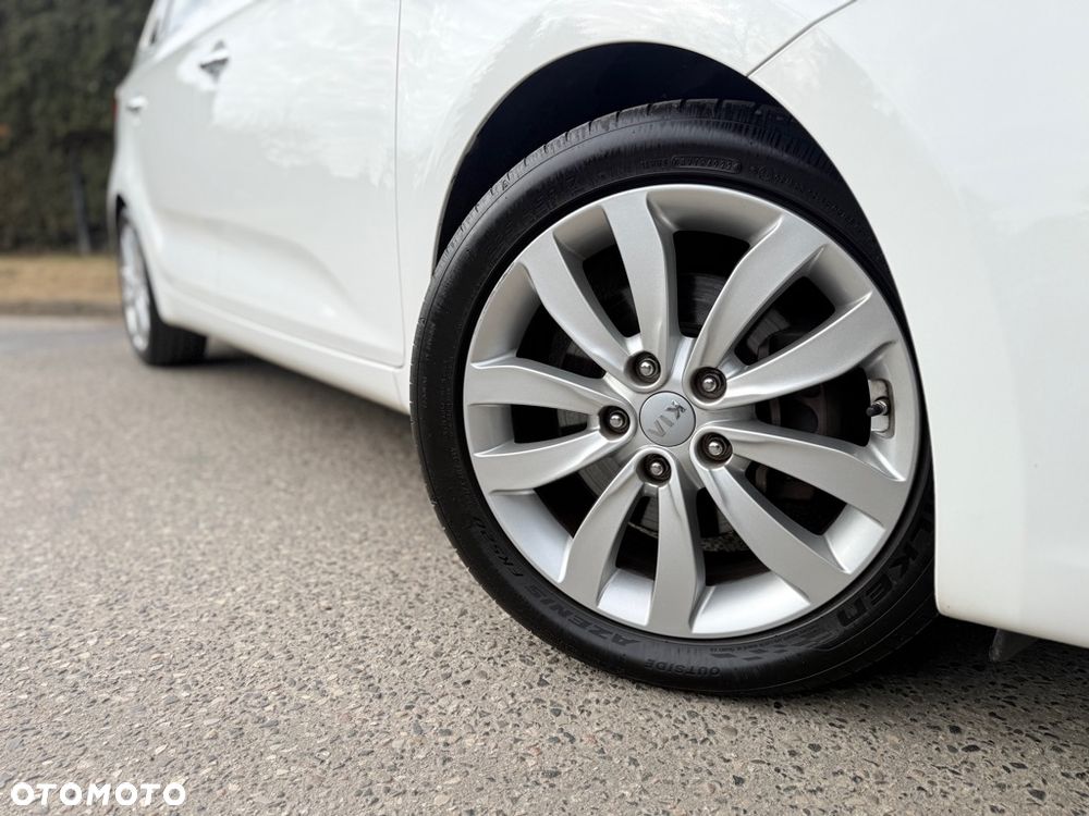 Kia Carens 1.7 CRDi 141 ISG Dream-Team Edition - 12