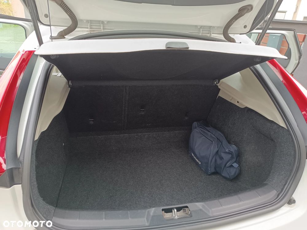 Volvo V40 D3 Momentum - 12